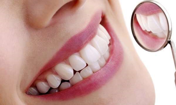 Bọc răng sứ có thể chữa hô