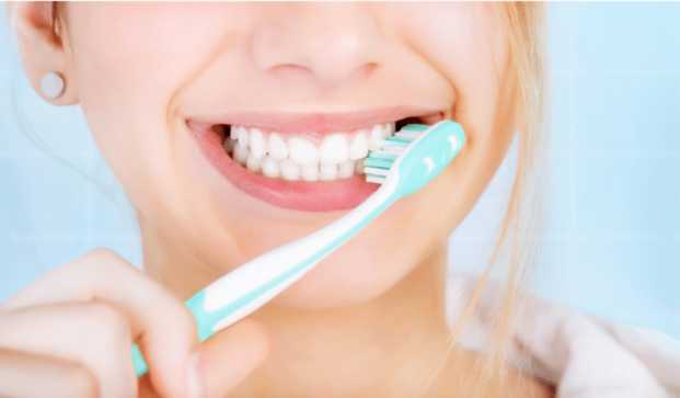Chăm sóc và vệ sinh đúng cách có thể giữ cho răng sứ có độ bền cao